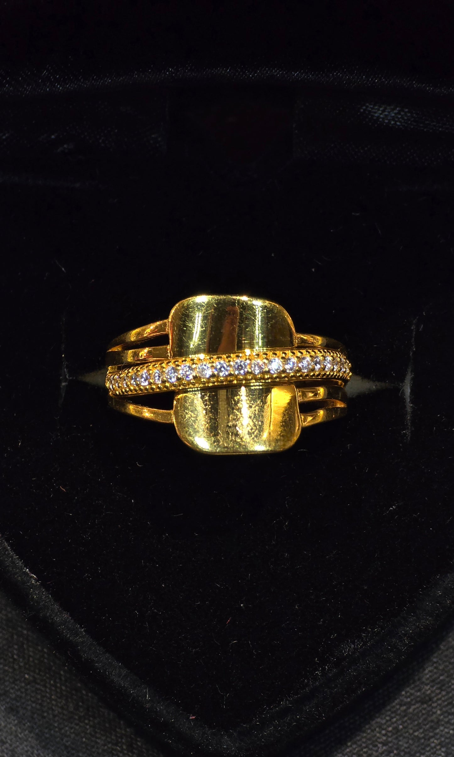 22KT Gold crystal line adornment Ring