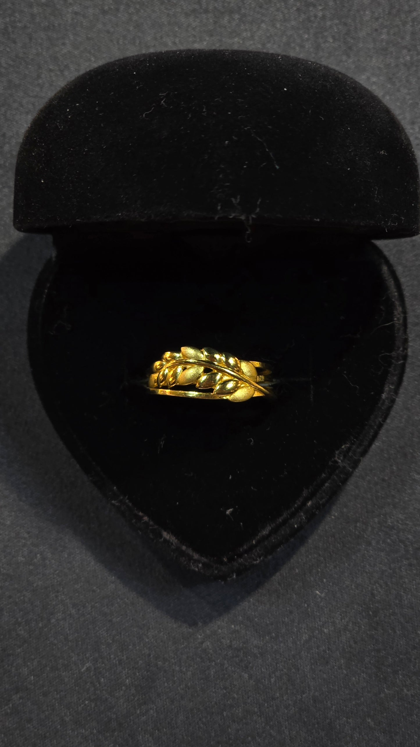 22kt Gold Leaves Design Ring