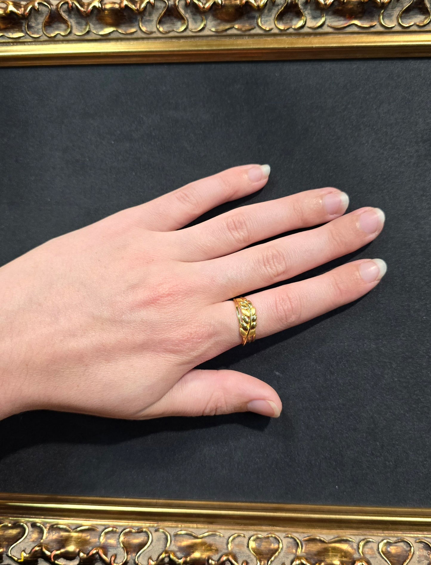 22kt Gold Leaves Design Ring