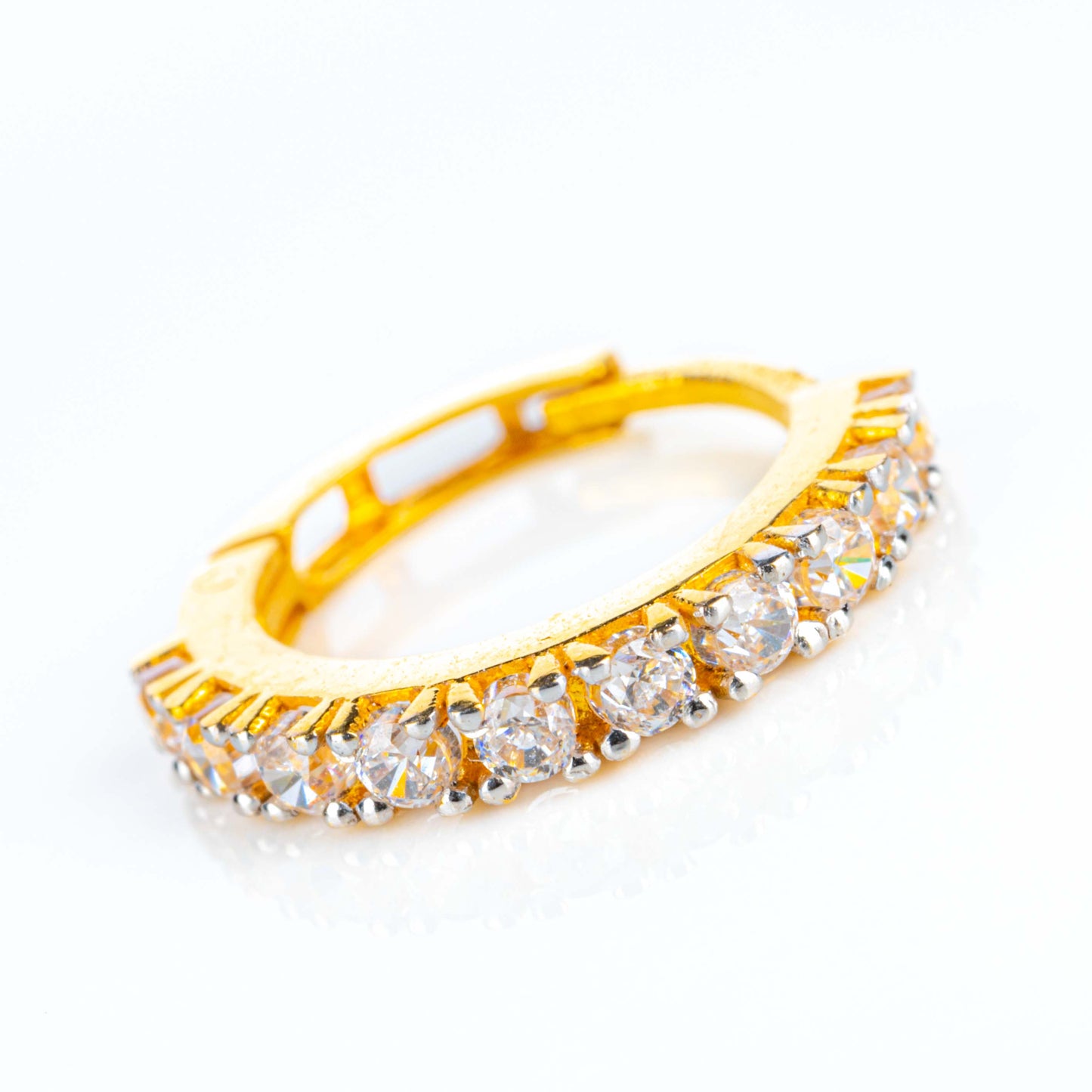 18kt Kids Earrings Huggies – Prong setting