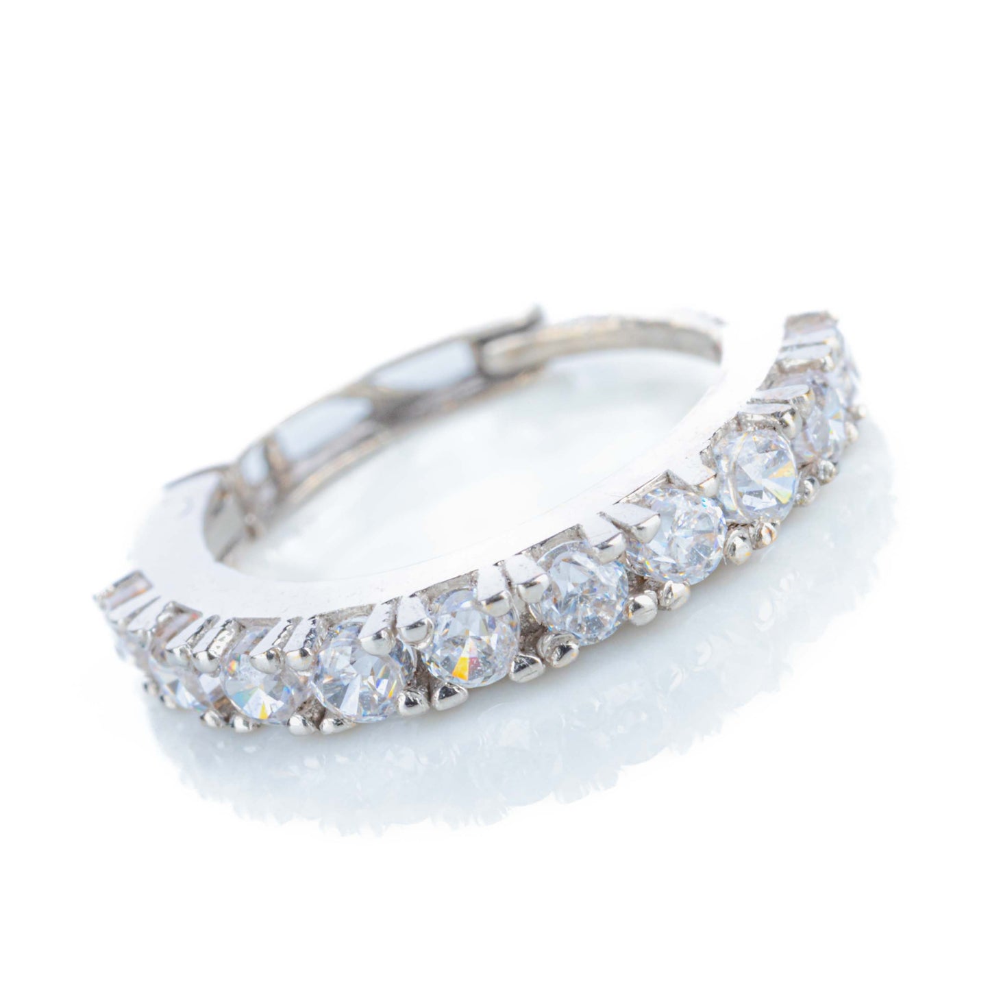 18kt Earrings Huggies – Prong setting