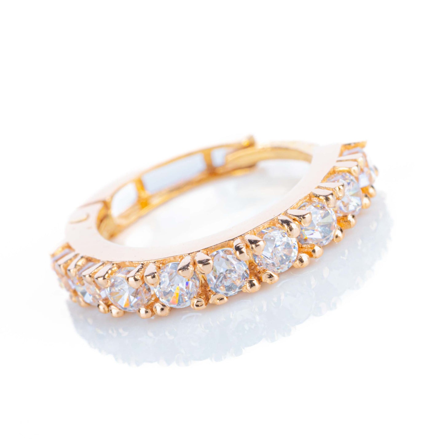 18kt Earrings Huggies – Prong setting