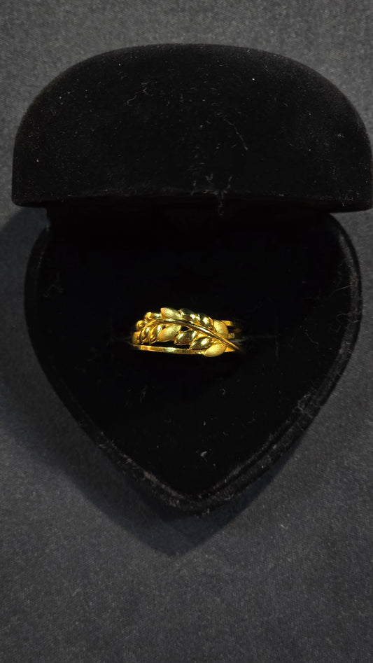 22kt Gold Leaves Design Ring